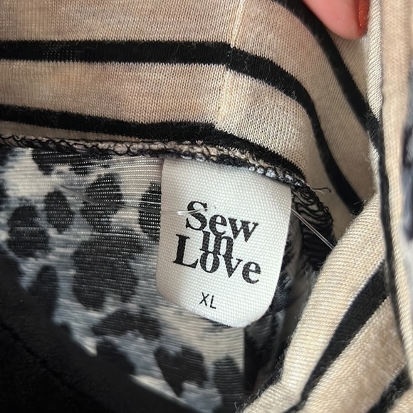 Sew in Love Leopard Print Stripe Sleeves Lightweight Hooded Top size XL - Picture 6 of 9